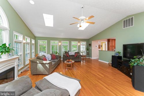 10085 Fox Hound Dr, Nokesville VA  20181-1431 exterior