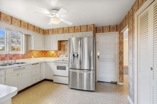 2925 Waubenoor Dr, Green Bay WI  54301-1526 exterior