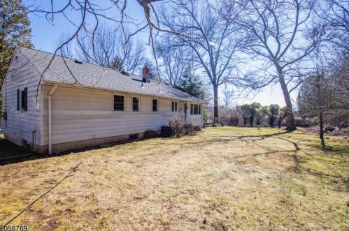 668 Long Hill Rd, Little Falls NJ  07424-2047 exterior