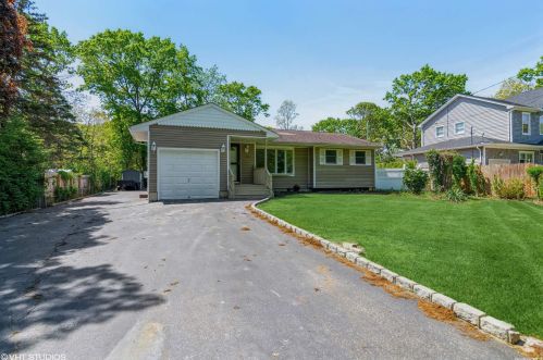 342 Amityville St, Islip Terrace, NY 11752-1419