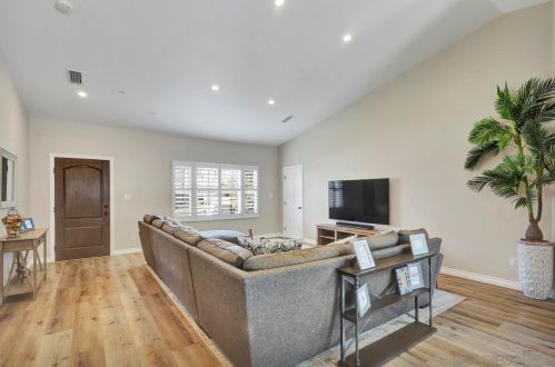 2643 Grandview St, San Diego CA 92110-1031 exterior