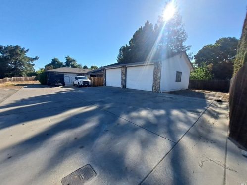 34 Holiday Ln, Concord, CA 94521-2333