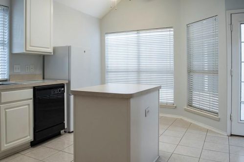 6613 Candlecreek Ln, Plano TX  75024-5509 exterior