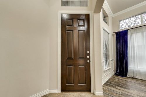 5812 New Castle Dr, Richardson TX  75082-4136 exterior