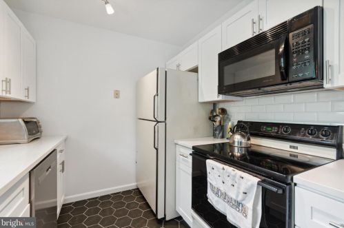 43 Old Mill Ln, Southampton, PA 18966-2868