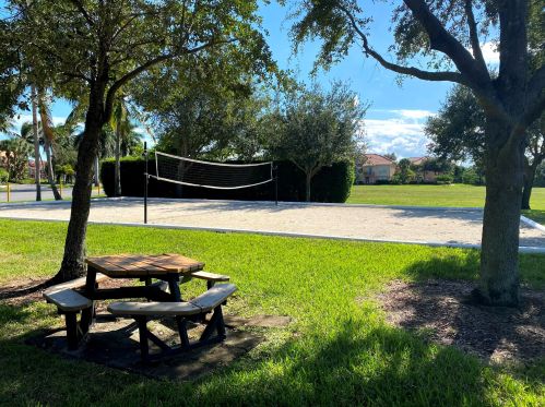 2018 Alta Meadows Ln, Delray Beach FL  33444-1113 exterior