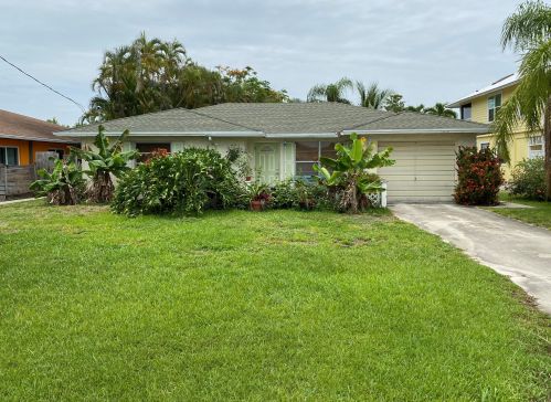 107 Tahiti St, Naples, FL 34113-4015