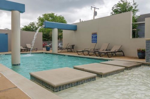 4414 Cedar Springs Rd, Dallas TX  75219-2028 exterior