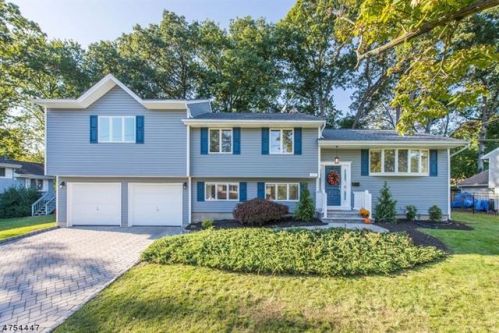 37 Cardinal Dr, Oakland, NJ 07436-3911