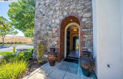 7478 Stoneleaf Rd, San Ramon CA  94582-5724 exterior