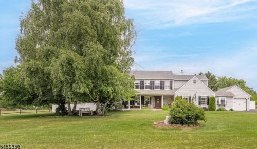 5 Red Barn Dr, Wantage, NJ 07461-4101