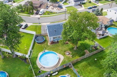 28 Island Dr, Old Bridge NJ  08857-2518 exterior