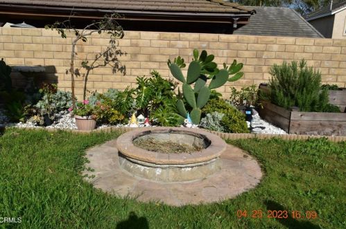 706 Princessa Dr, Oxnard CA  93030-7690 exterior