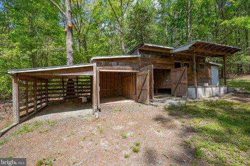 765 Mountain View Rd, Fredericksburg VA  22406-4533 exterior