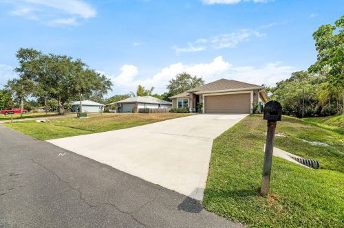 725 Beard Ave, Sebastian FL  32958-4811 exterior