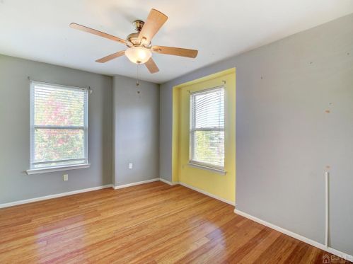 558 Great Beds Ct, Perth Amboy NJ  08861-5202 exterior
