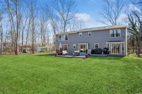 10 Trout Ponds Ct, Brookhaven, NY 11719-9533