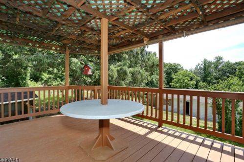 566 Stonetown Rd, Skyline Lakes NJ  07456-1311 exterior