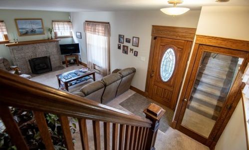 93 White Ave, Hermitage PA  16146-3053 exterior