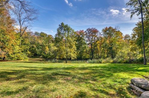 323 Smith Ridge Rd, New Canaan CT  06840-3625 exterior