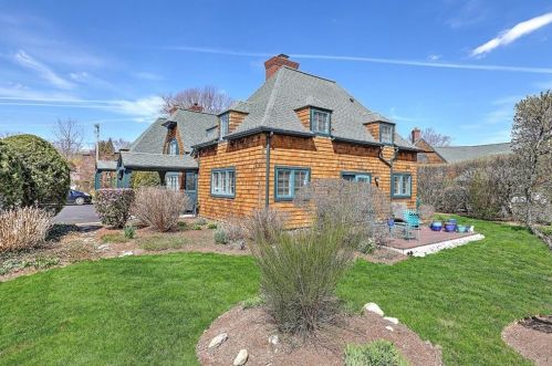 5 Gardencourt Dr, South Kingstown, RI 02882-3958