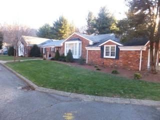 1204 Navajo Trl, Hanging Rock, OH 45638-1752