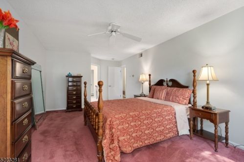 42 Redwood Ter, Flemington NJ  08822-3021 exterior