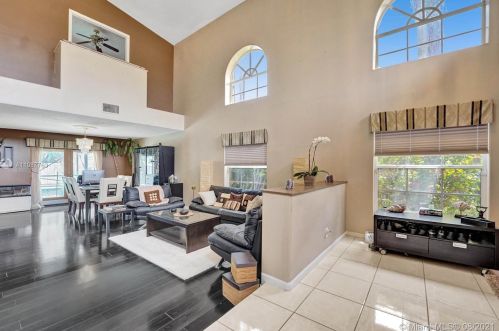 955 203 Ave, Hollywood FL  33029-3440 exterior