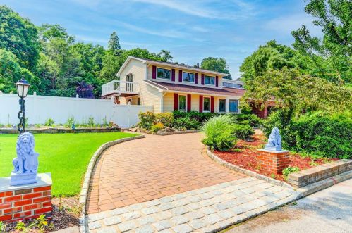 1 New Jersey Ct, Huntington Station, NY 11746-6838