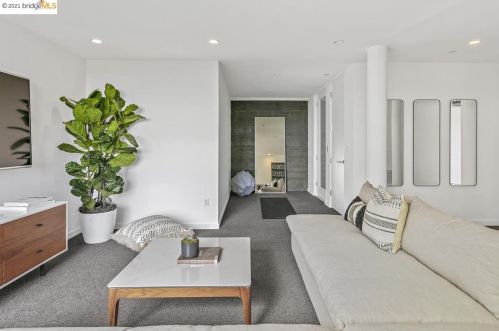 1560 Grand View Dr, Berkeley CA 94705-1637 exterior