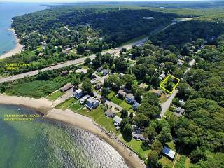 4 Spindrift Dr, South Kingstown, RI 02874-2727