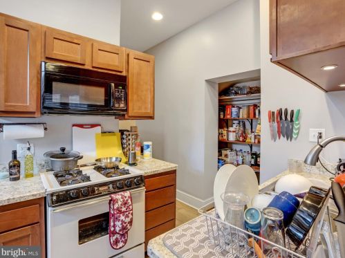 365 College Ave, Lancaster PA 17603-3319 exterior