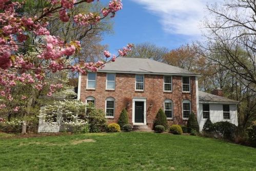 92 Robert Rd, Stow, MA 01775-1344