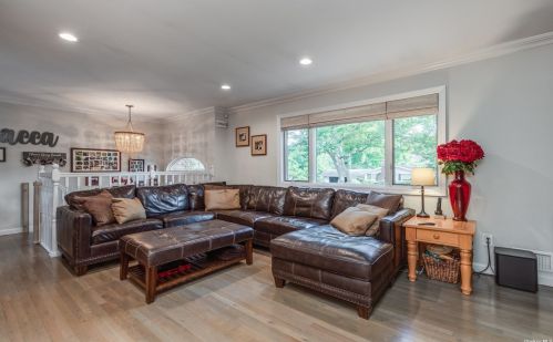 6 Cedar Crest Dr, Huntington Station NY  11746-6652 exterior