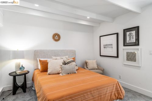 5857 Ascot Dr, Oakland CA 94611-1711 exterior