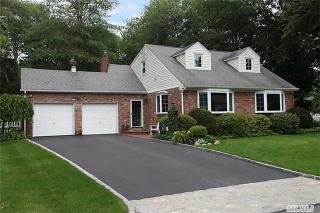 13 Oxford Ln, Smithtown, NY 11787-4820