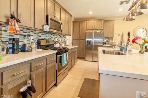 865 Pine Ave, Rialto CA  92376-4552 exterior