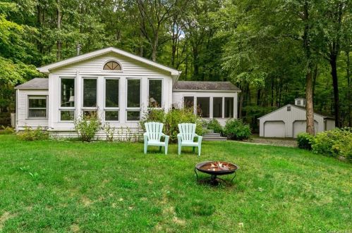 6 High Rd, Nelsonville, NY 10516-4307