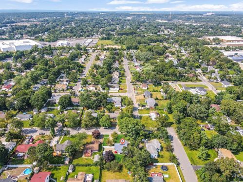 58 Maple St, Central Islip NY  11722-3105 exterior