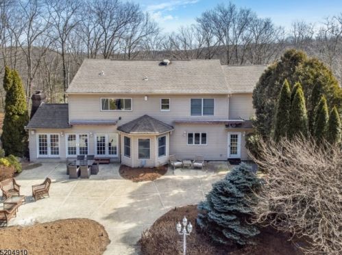 19 Marisa Ct, West Milford NJ  07480-3000 exterior