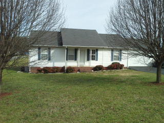 2416 Lake Pointe Dr, Cookeville TN  38506-4418 exterior