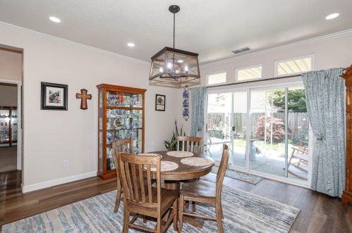 3387 Four Seasons Dr, Turlock CA  95382-9713 exterior