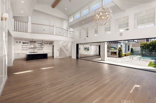 320 Fullerton Ave, Newport Beach CA  92663-5117 exterior