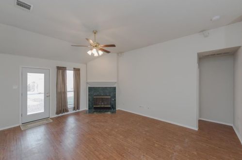 113 Mdw Ln, Denton TX  76207-7409 exterior