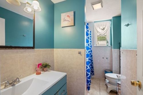 142 Marlborough St, Chelsea MA  02150-2910 exterior