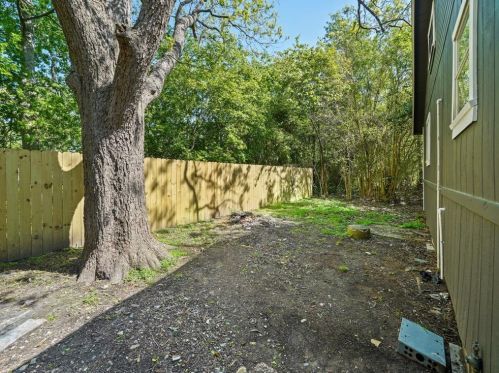1005 Sycamore St, Mapleton TX  75835-3017 exterior