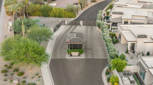 5635 Lincoln Dr, Scottsdale AZ 85253-4192 exterior