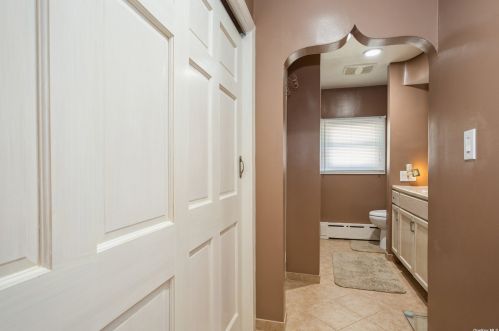 79 Somerset Ave, Manor Park NY  11950-4224 exterior