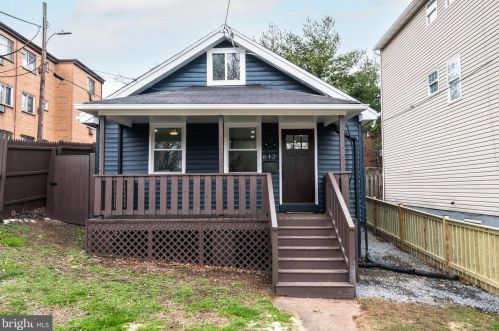 612 44th St, Washington, DC 20019-8040