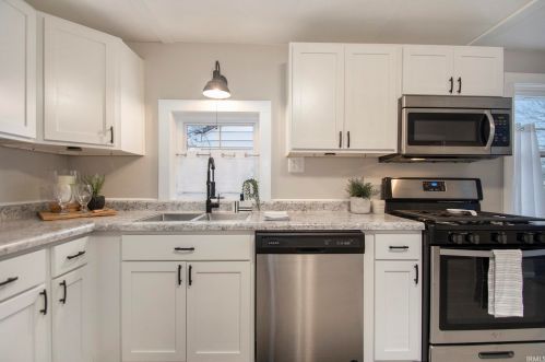 1809 Homewood Ave, Mishawaka IN  46544-2639 exterior